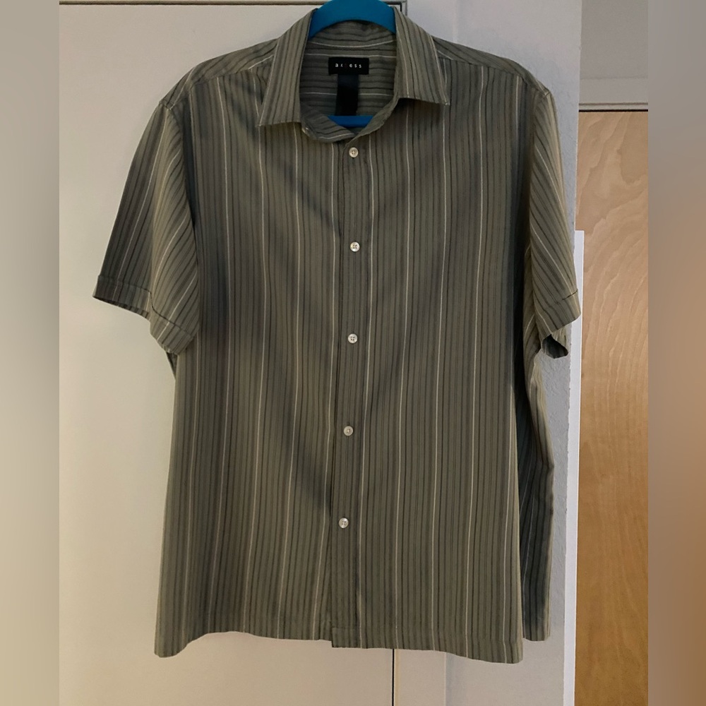 Men’s Axcess short sleeve shirt.  Size XL